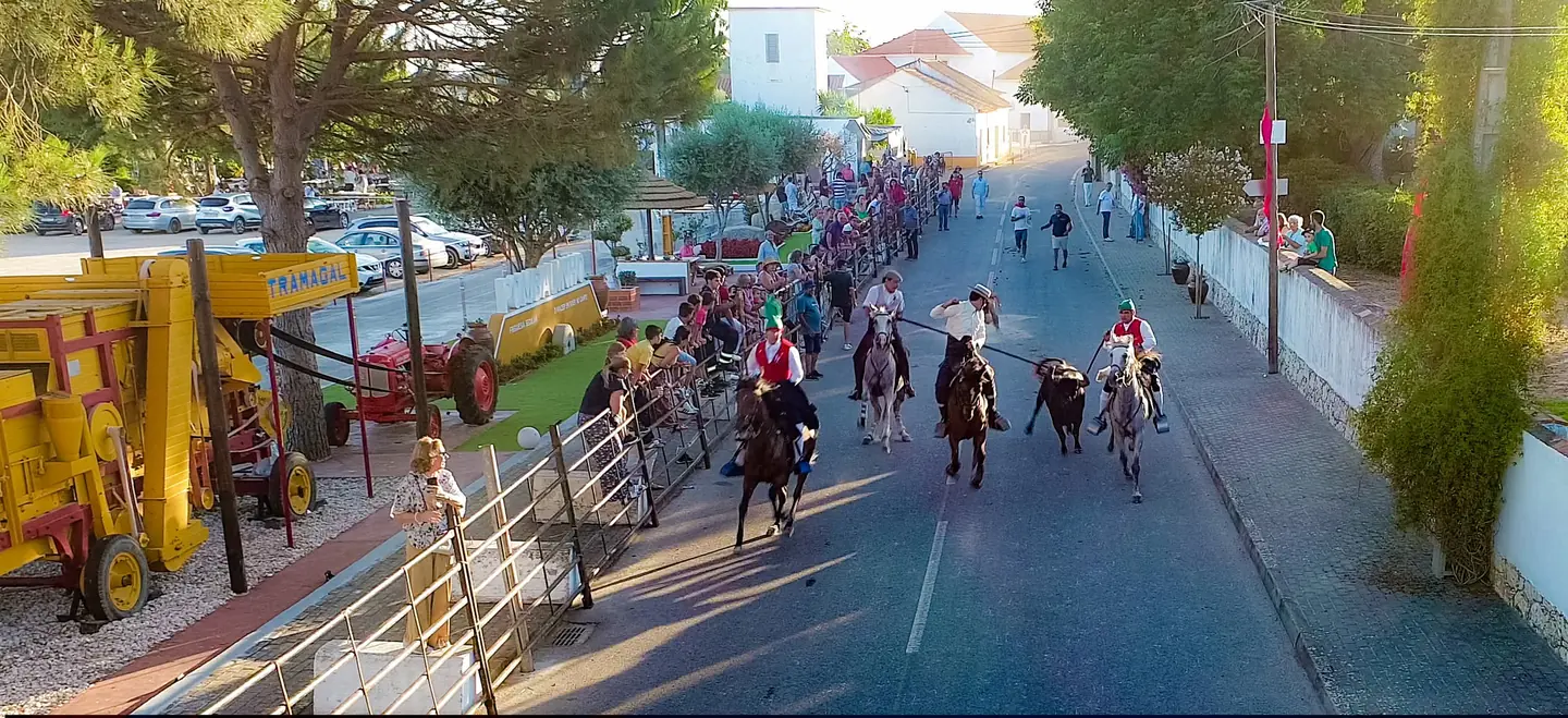 Largada tradicional na avenida de Pombalinho