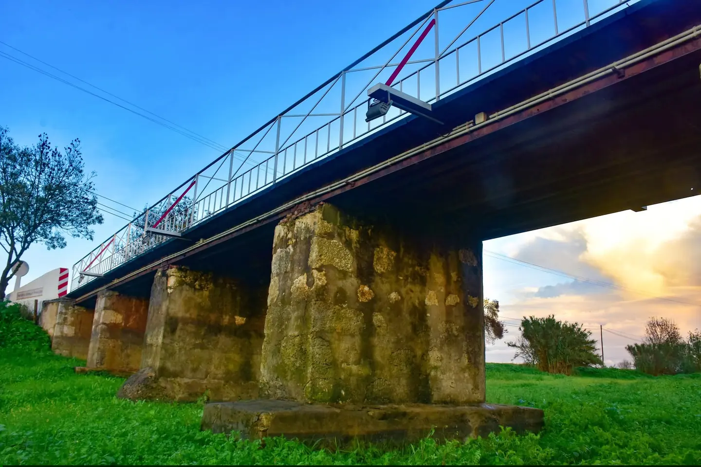 Estrutura da Ponte Velha vista por baixo